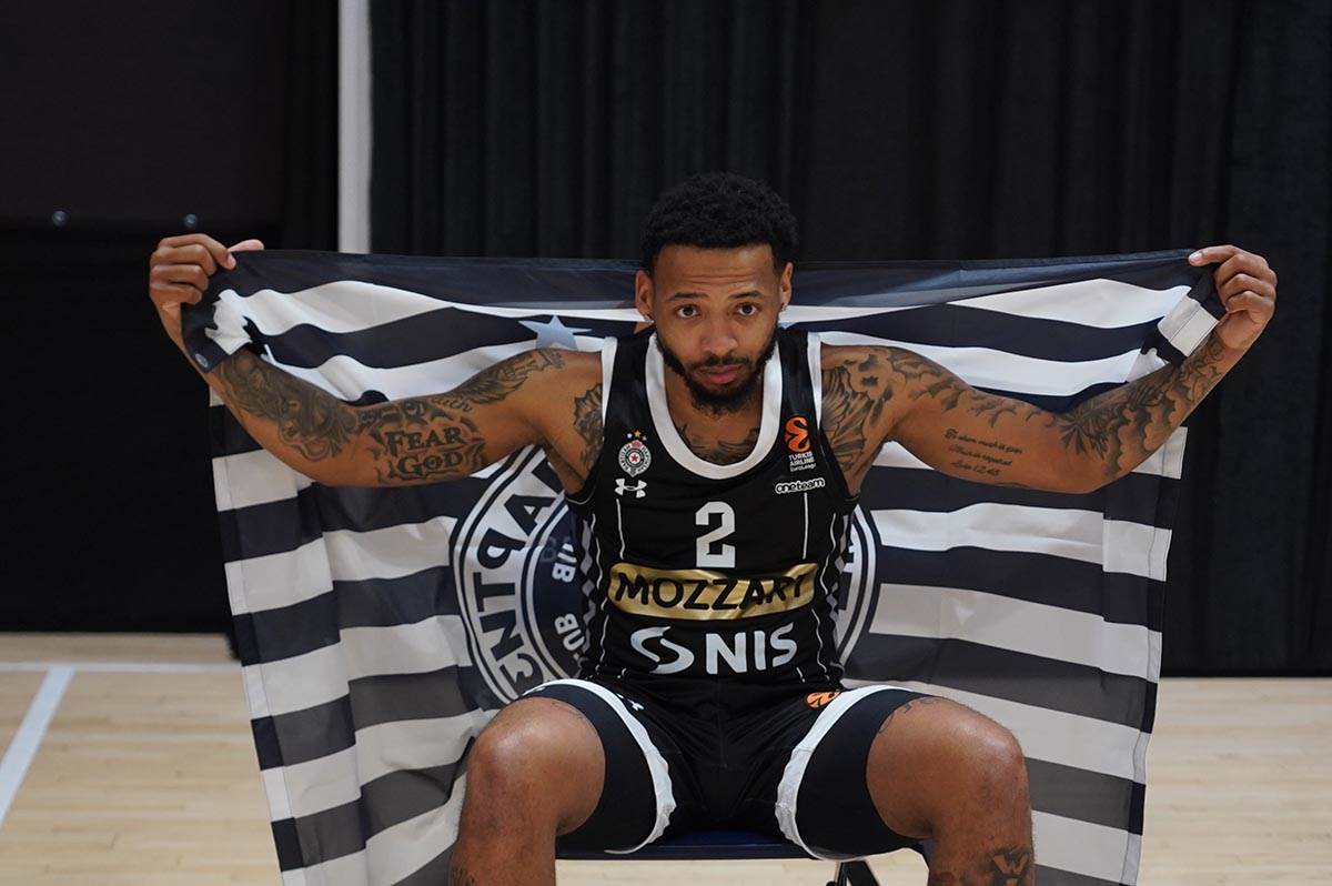 Karlik Džouns (8).jpg