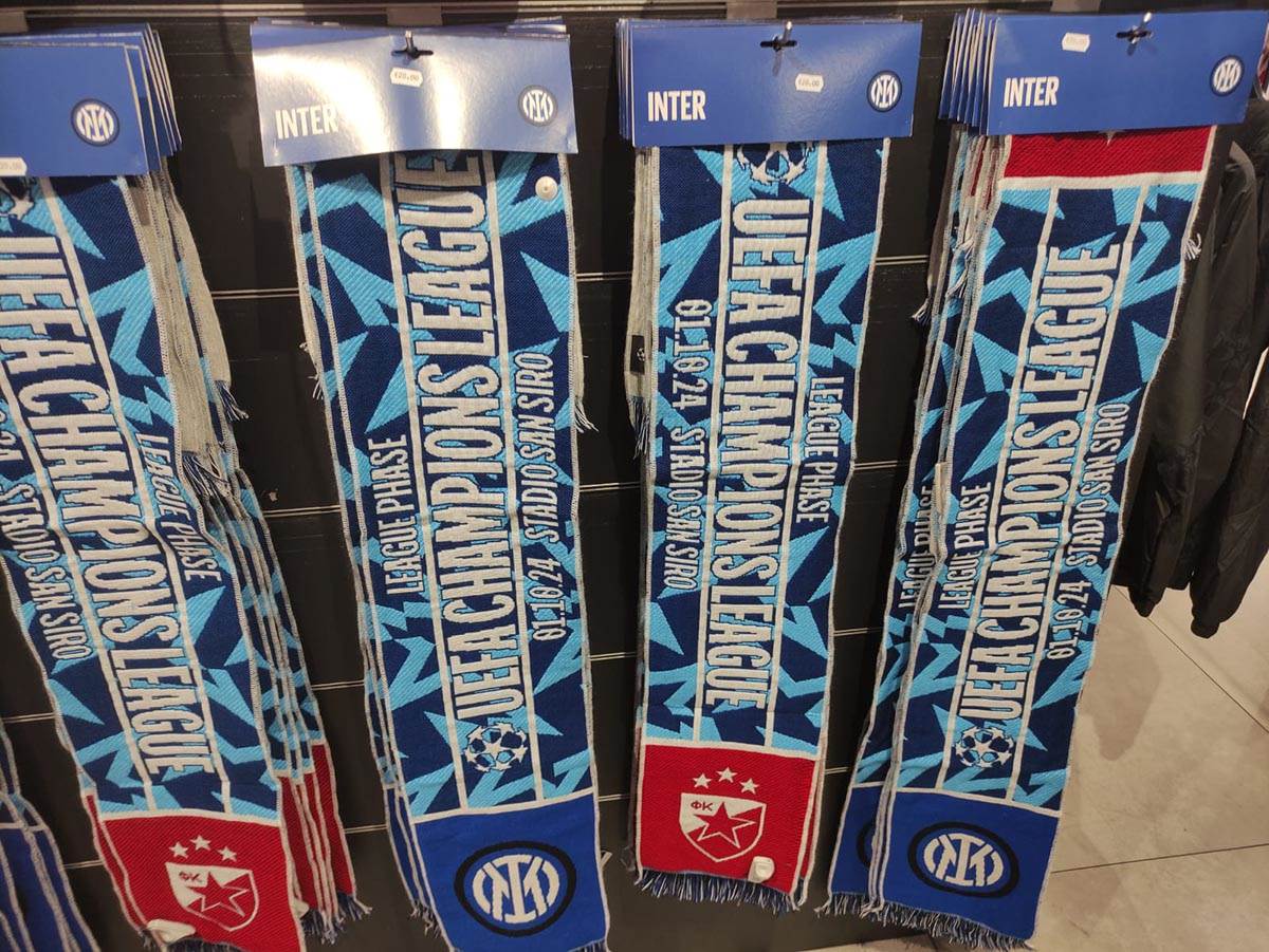 Fan shop Intera i Milana (9).jpg