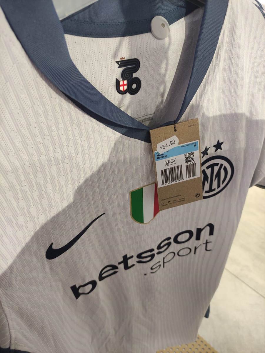 Fan shop Intera i Milana (10).jpg