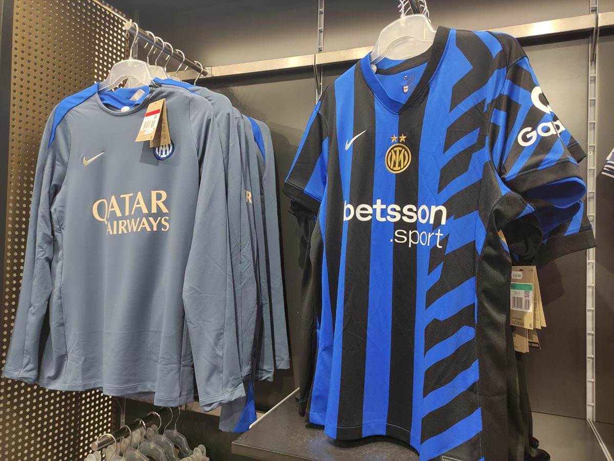 Fan shop Intera i Milana (11).jpg