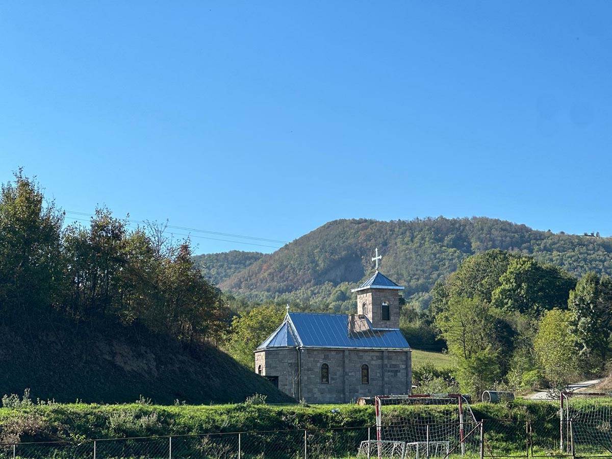 Bivši fudbaler vratio se u rodno selo i uzgaja svinje  (3).jpg