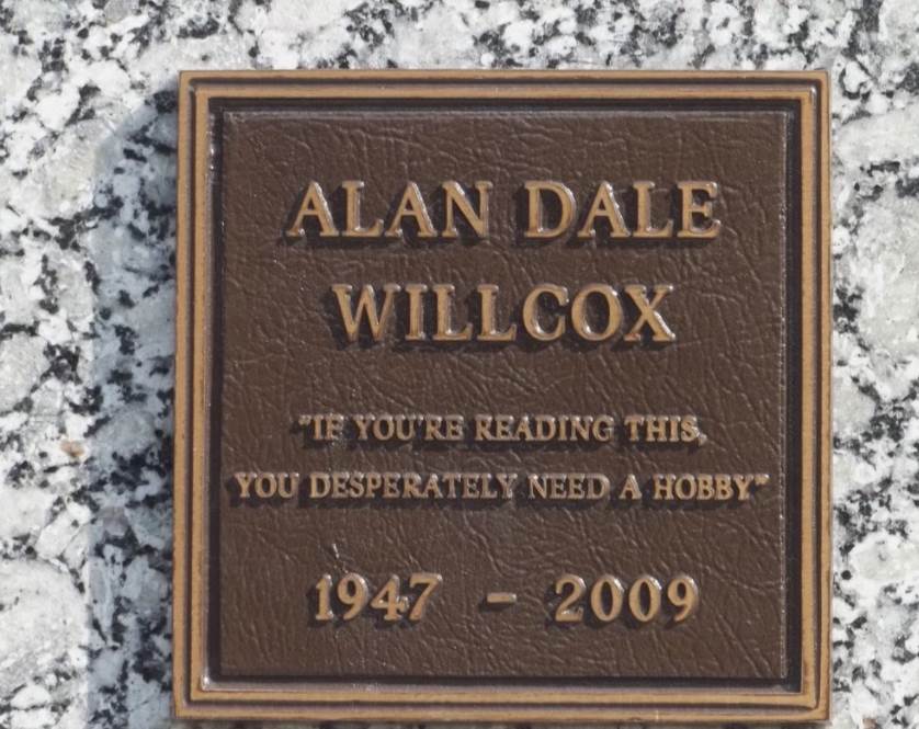 Urnebesni natpisi na spomenicima