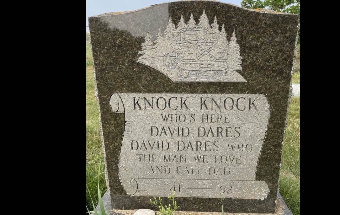 Urnebesni natpisi na spomenicima