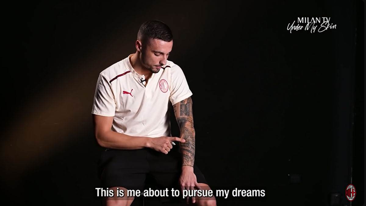 Rade Krunić pokazuje tetovaže (6).jpg