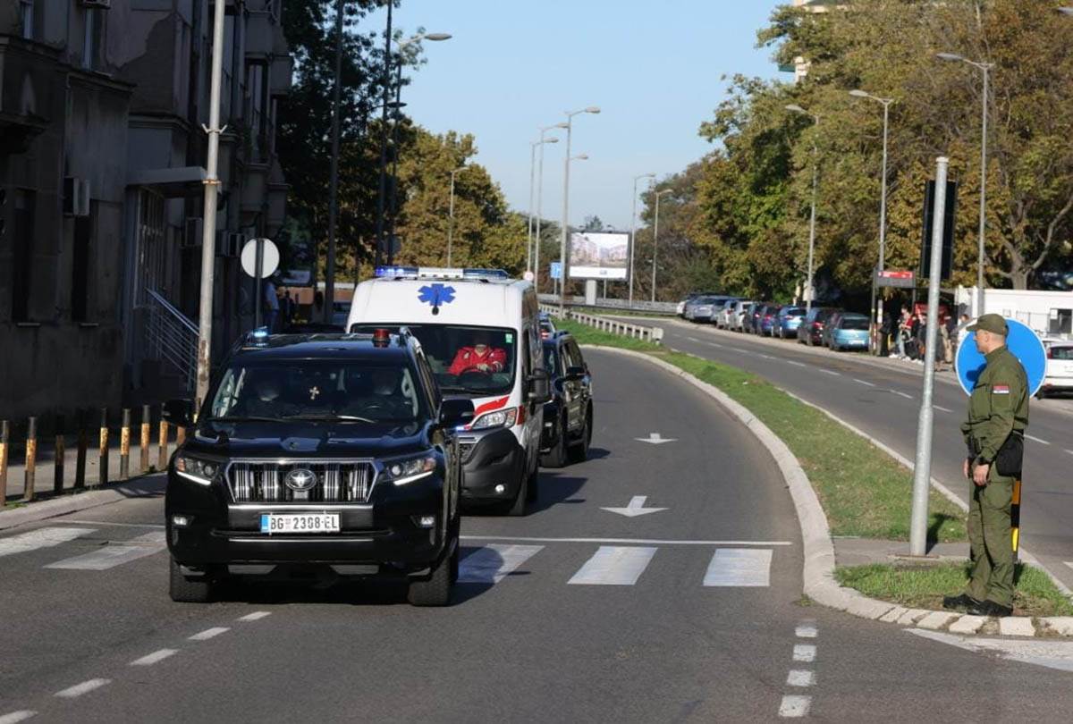 Dovođenje dečaka ubice u sud (5).jpg