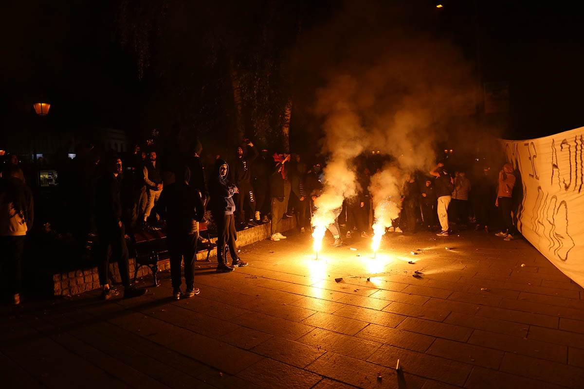 Novi Pazar protest navijača (7).jpg