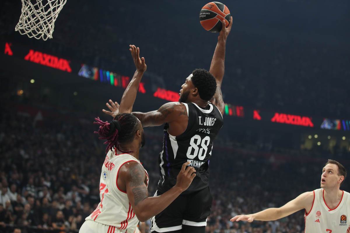 Partizan-Bajern (6).jpg