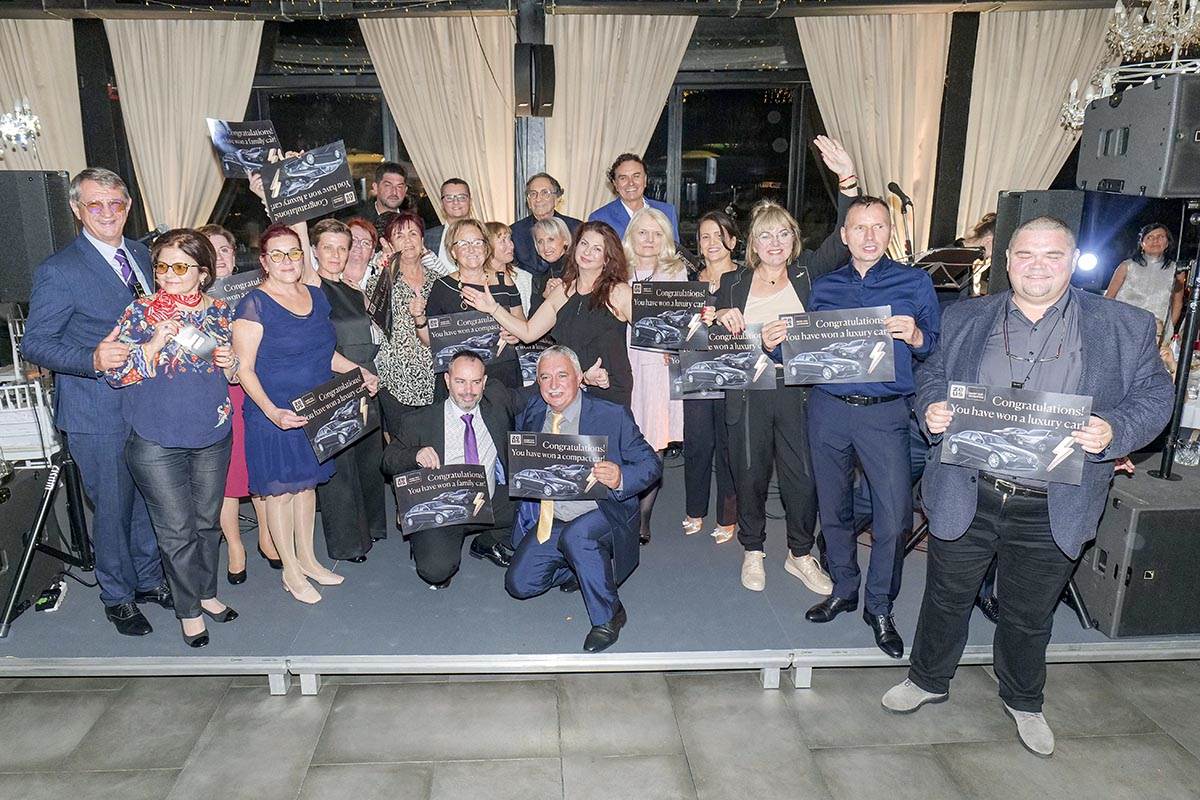 8b dobitnici luksuznih automobila copy.jpg