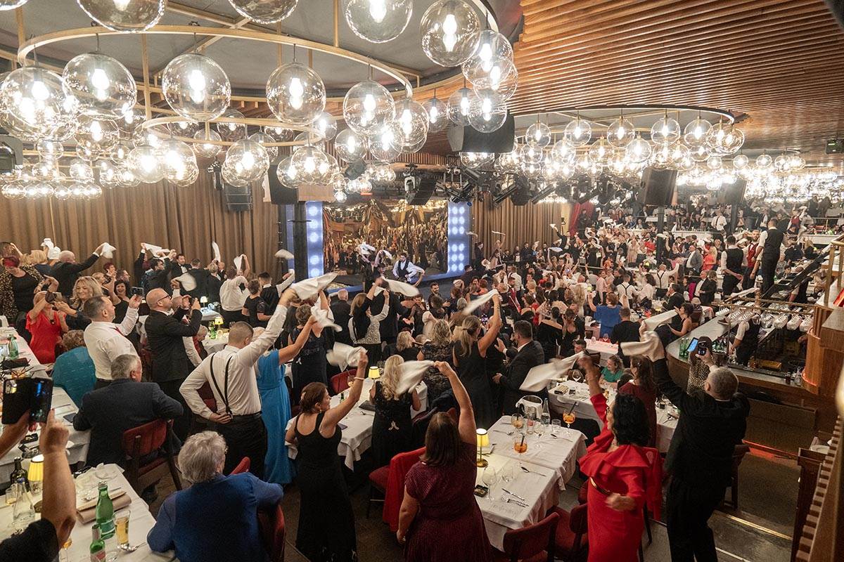 20. Gala proslava Lafayette copy.jpg