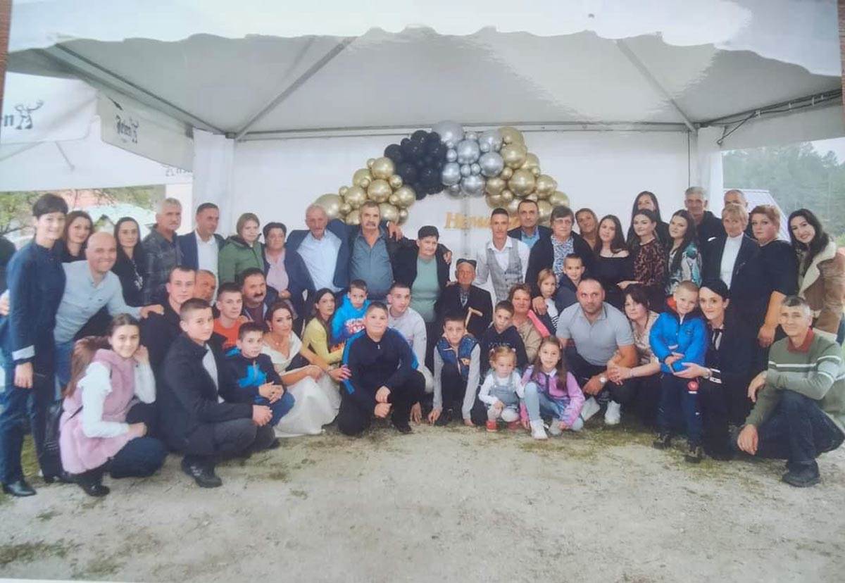 Nesvakidašnje slavlje u selu Negbina kod Nove  (2).jpg