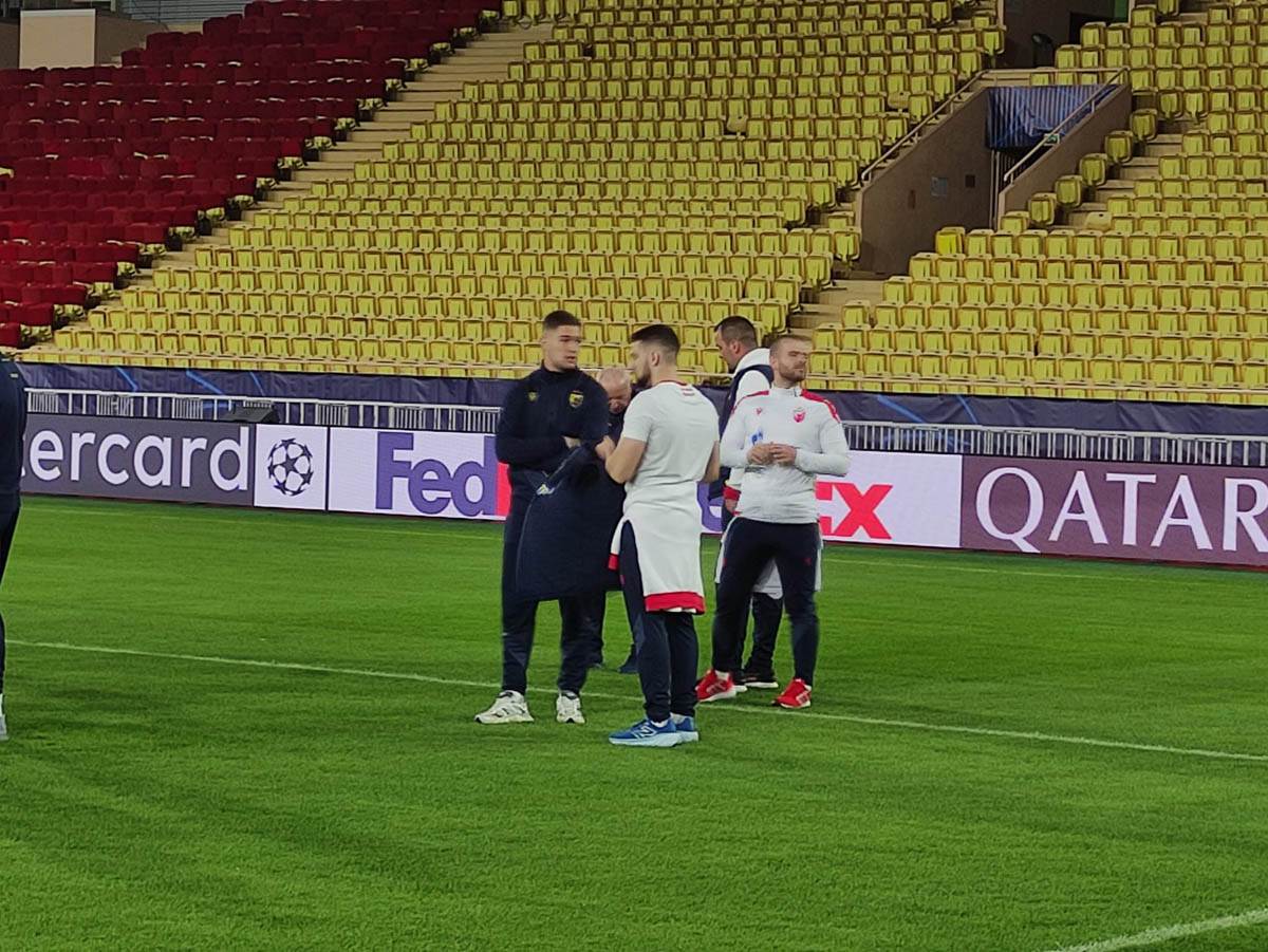 Šetnja fudbalera Crvene zvezde u Monaku (2).jpg
