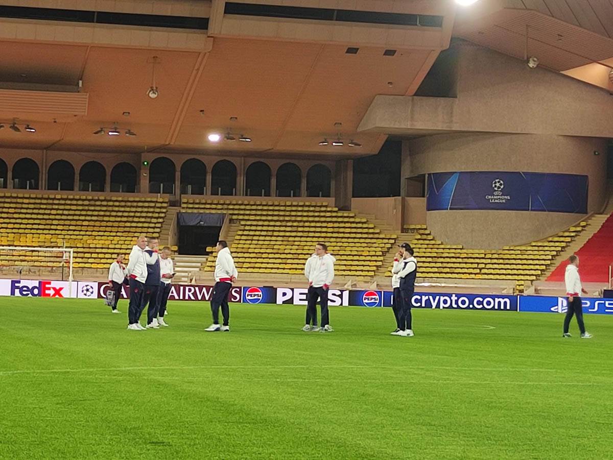 Šetnja fudbalera Crvene zvezde u Monaku (10).jpg