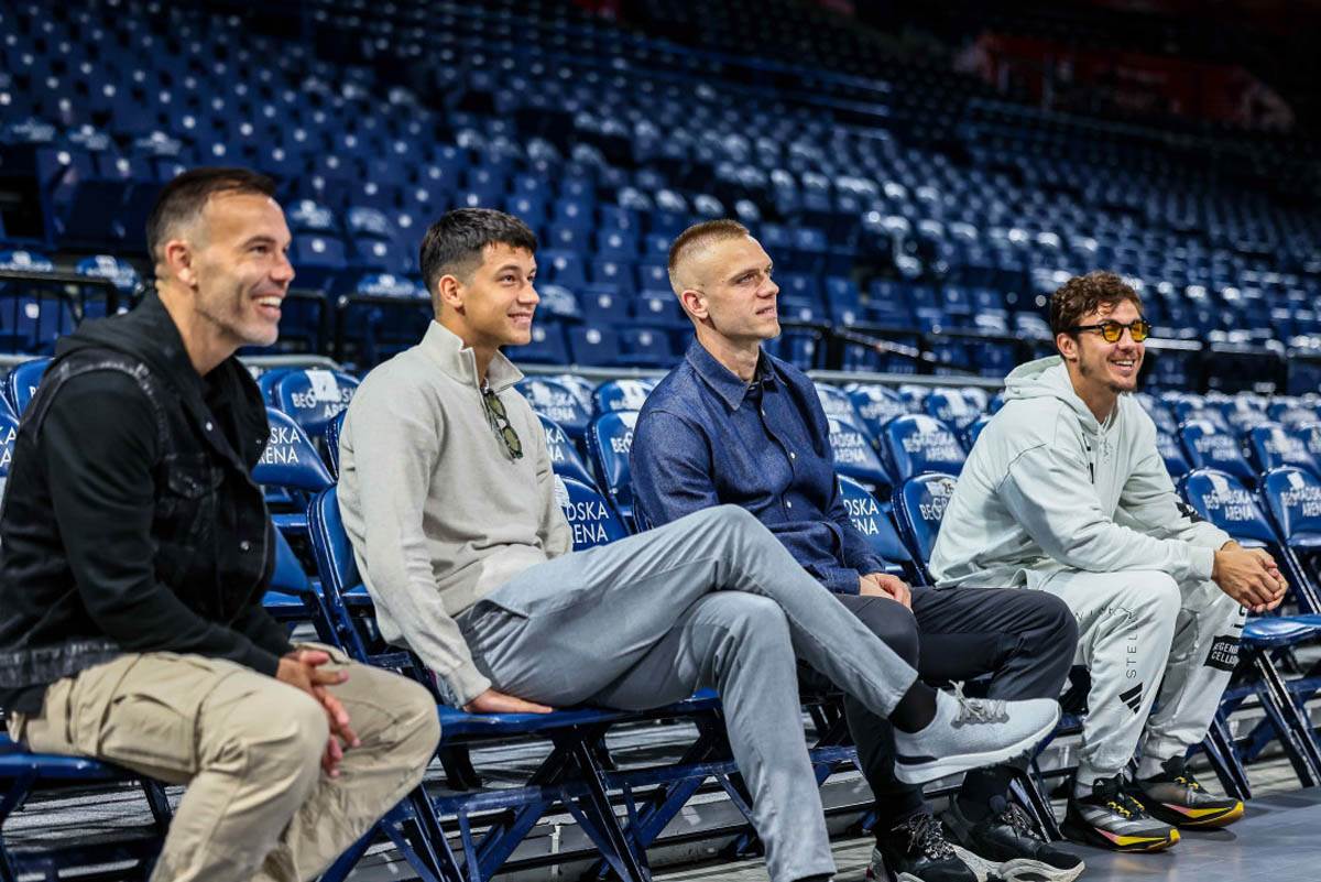 Fudbaleri i košarkaši Partizana u Areni  (12).jpg