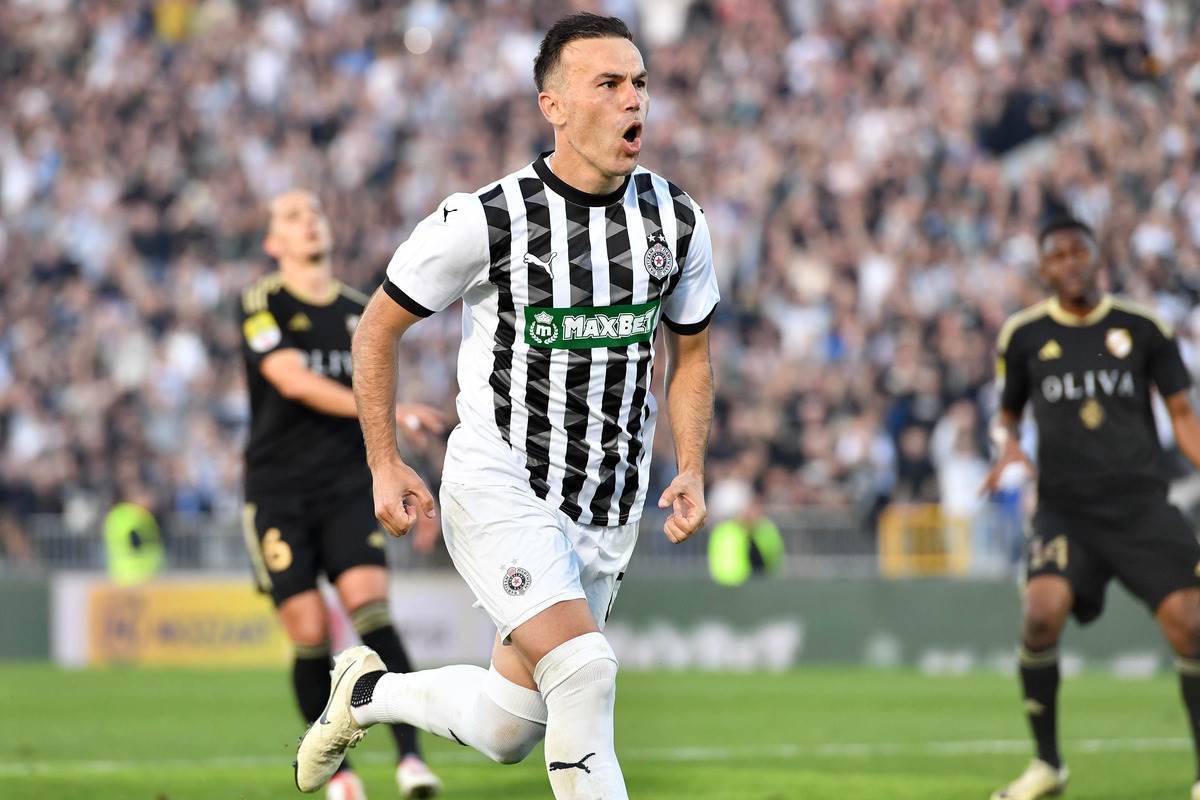 Aleksandar Filipović posle pobede Partizana nad Čukaričkim