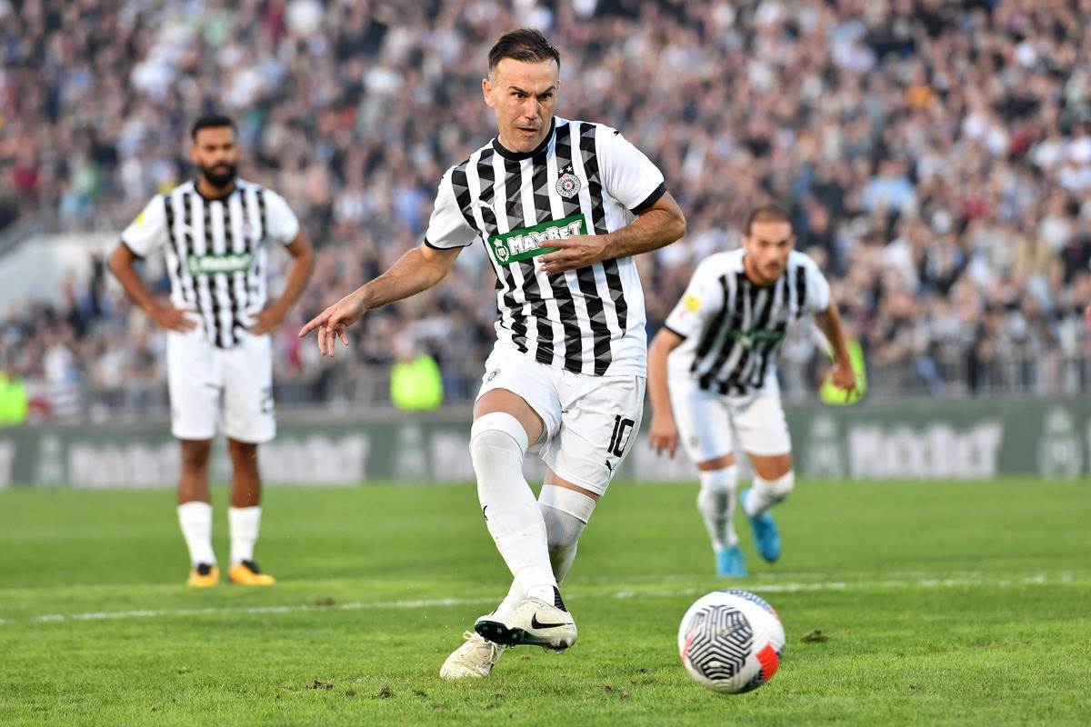 Aleksandar Filipović posle pobede Partizana nad Čukaričkim