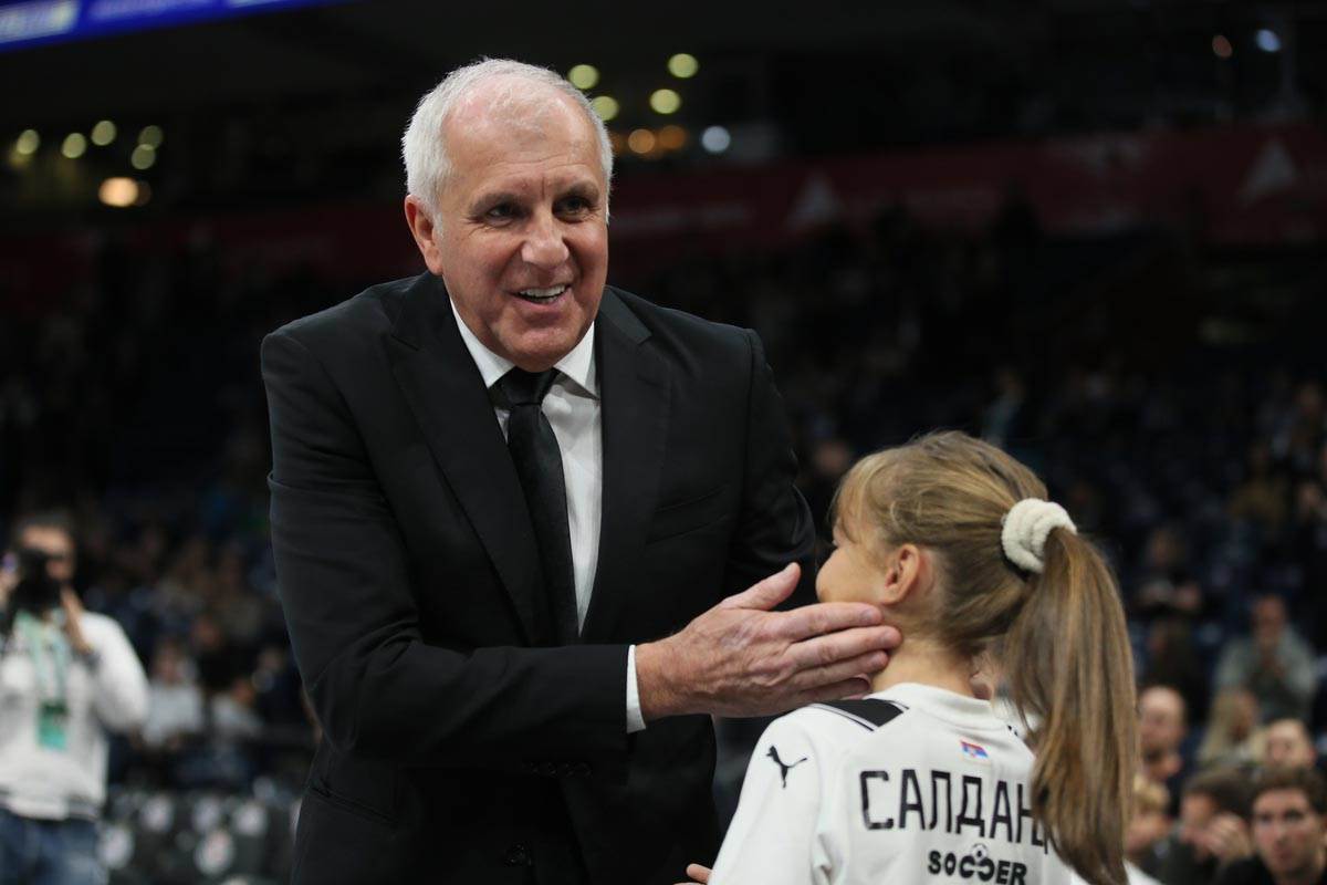 Željko Obradović i devojčica (5).jpg