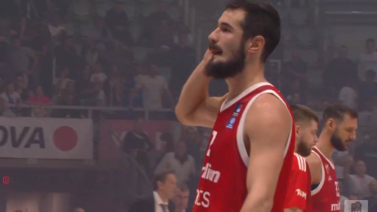 Nikola Kalinić i publika u Zadru.jpg