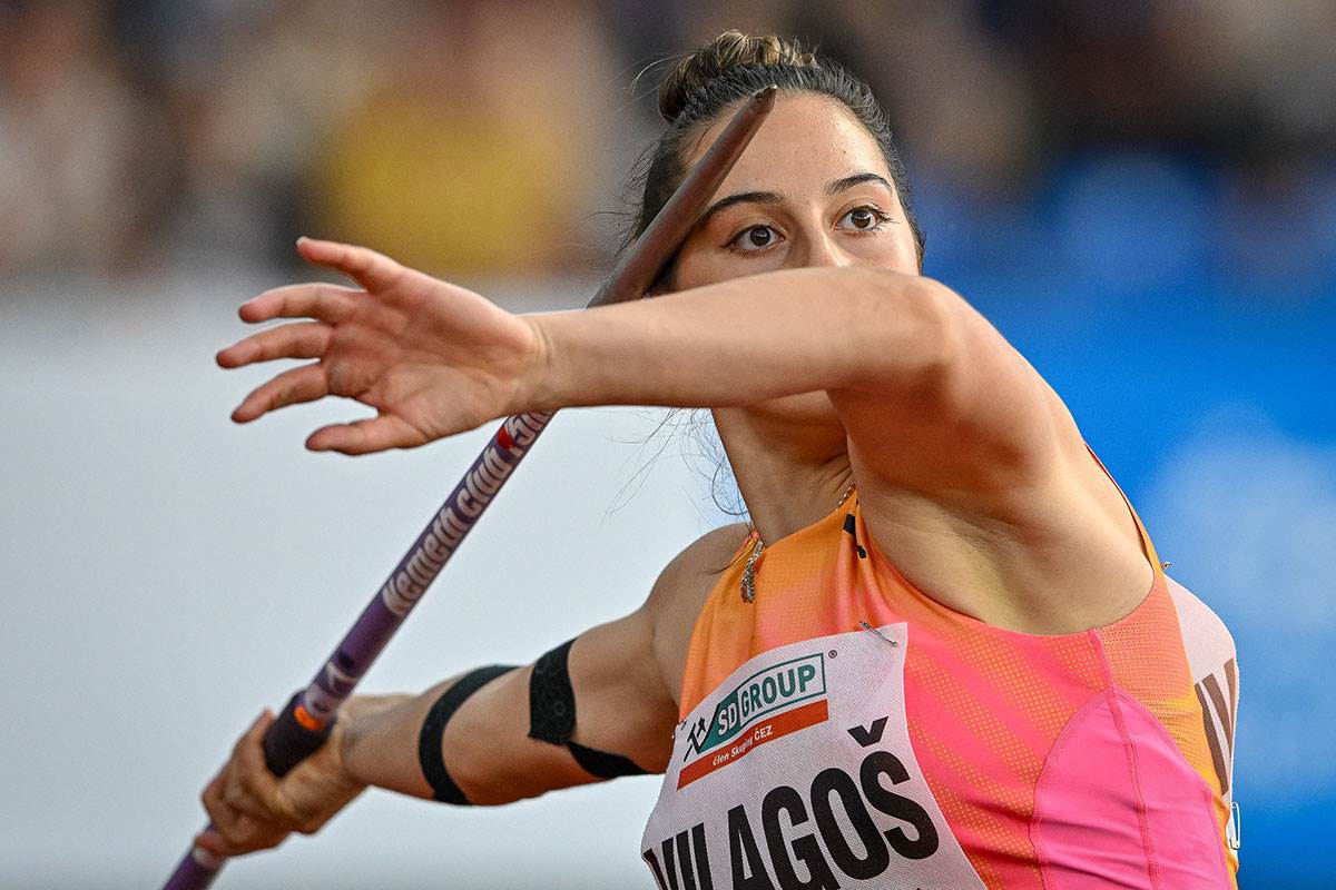 Adriana Vilagoš baca koplje