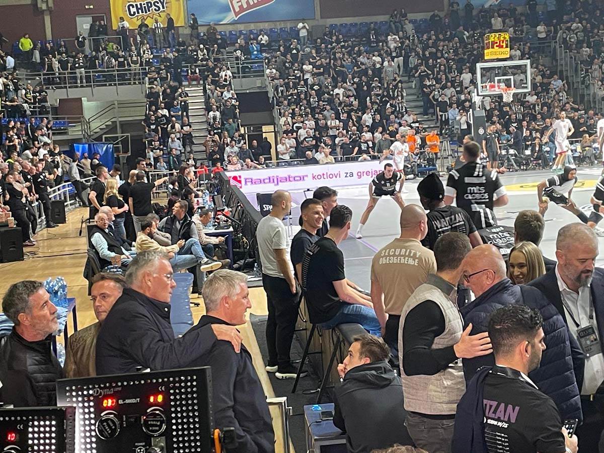 Bastijan Švajštajger u Areni na utakmici Partizan Monako  (3).jpeg