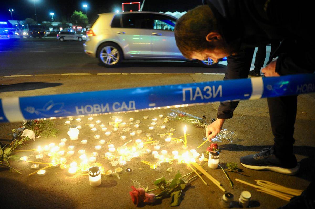 Ceca Ražnatović se oprostila od Vukašina, 16 žrtve pada nadstrešnice u Novom Sadu