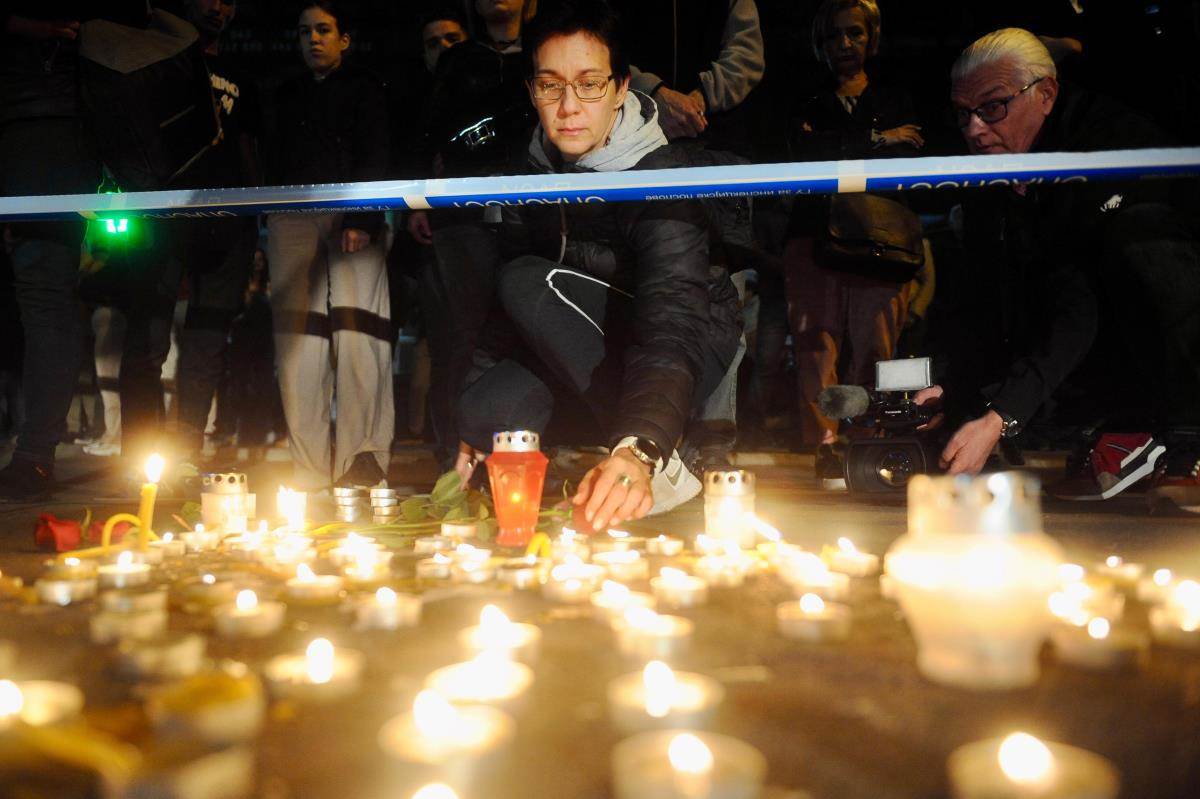 Ceca Ražnatović se oprostila od Vukašina, 16 žrtve pada nadstrešnice u Novom Sadu