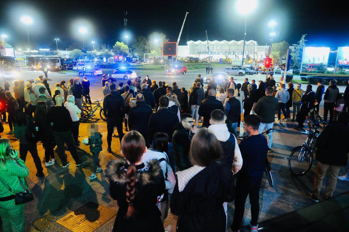 Ceca Ražnatović se oprostila od Vukašina, 16 žrtve pada nadstrešnice u Novom Sadu