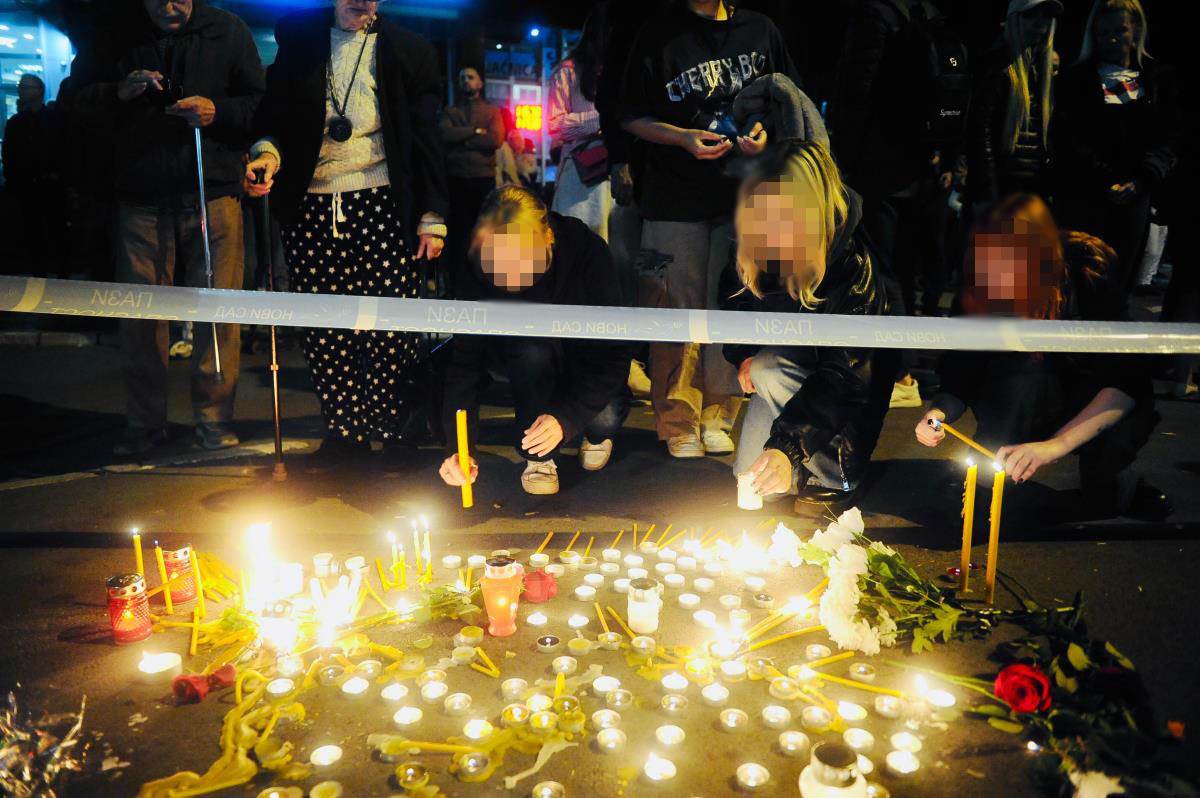 Ceca Ražnatović se oprostila od Vukašina, 16 žrtve pada nadstrešnice u Novom Sadu