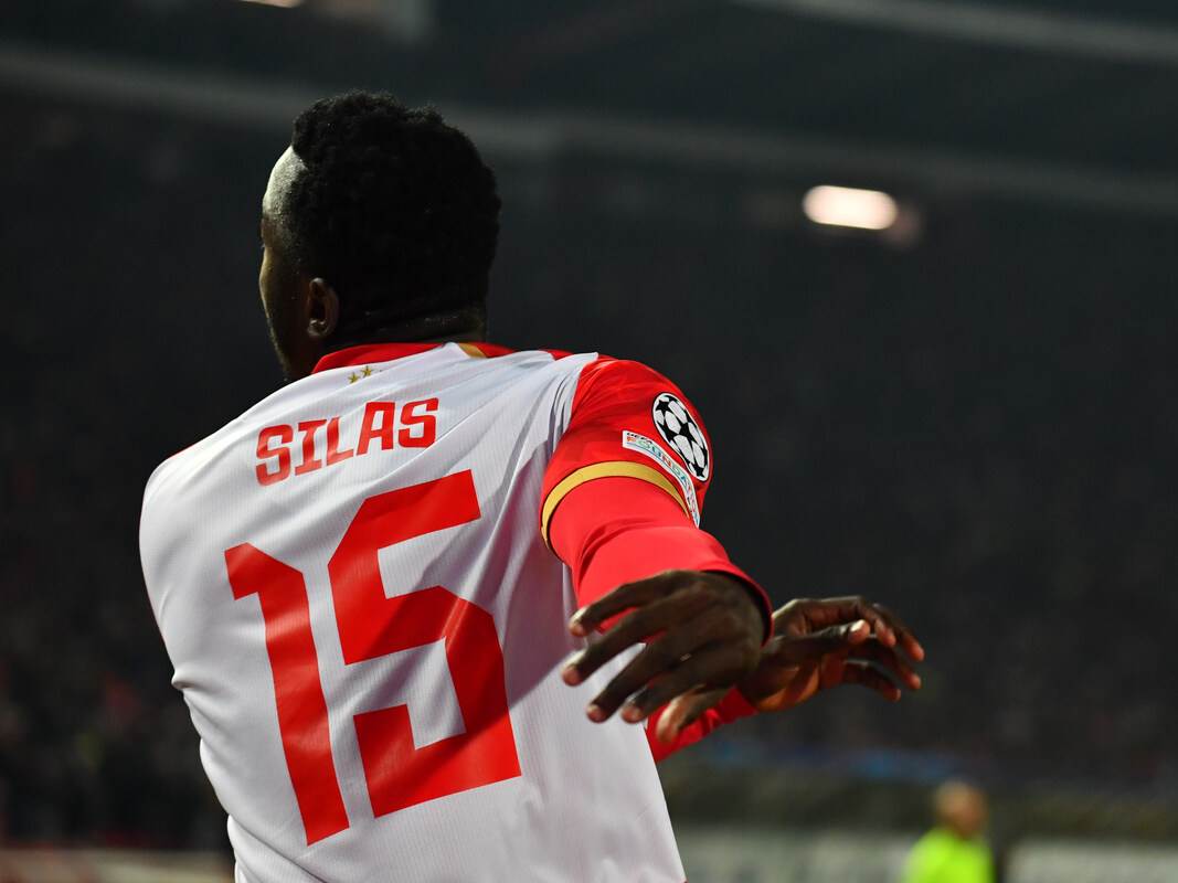 Silas iz Zvezde igrao pod lažnim imenom 