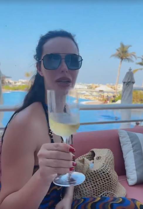 Ceca Ražnatović u Dubaiju sa sestrom Lidijom i snajkom Bogdanom