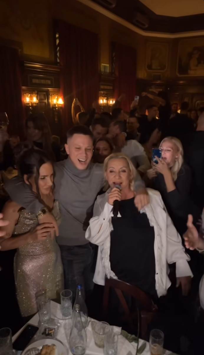 Relja Popović i Nikolija na nastupu Vesne Zmijanac