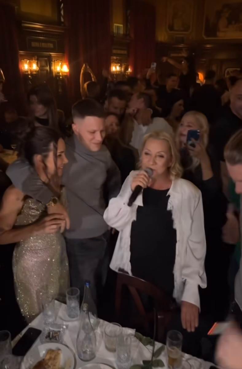 Relja Popović i Nikolija na nastupu Vesne Zmijanac