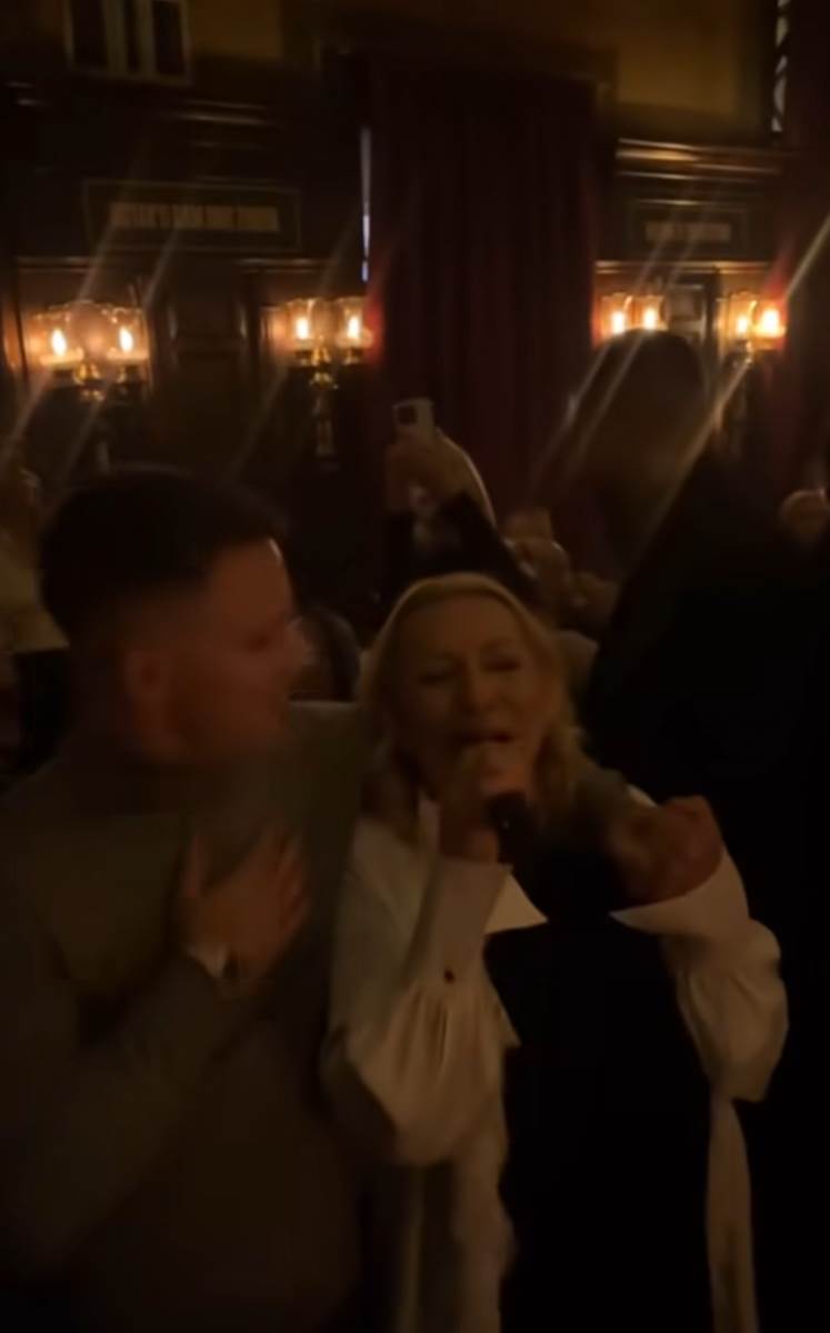 Relja Popović i Nikolija na nastupu Vesne Zmijanac