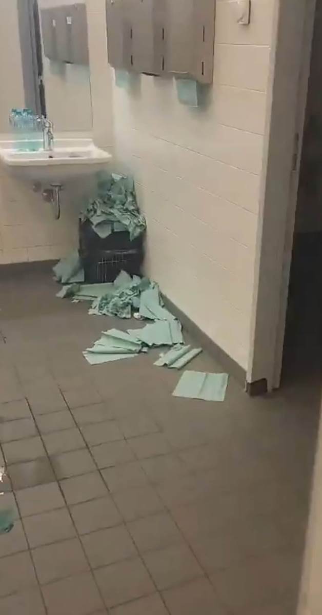 smeće u svlačionicama  (5).jpg