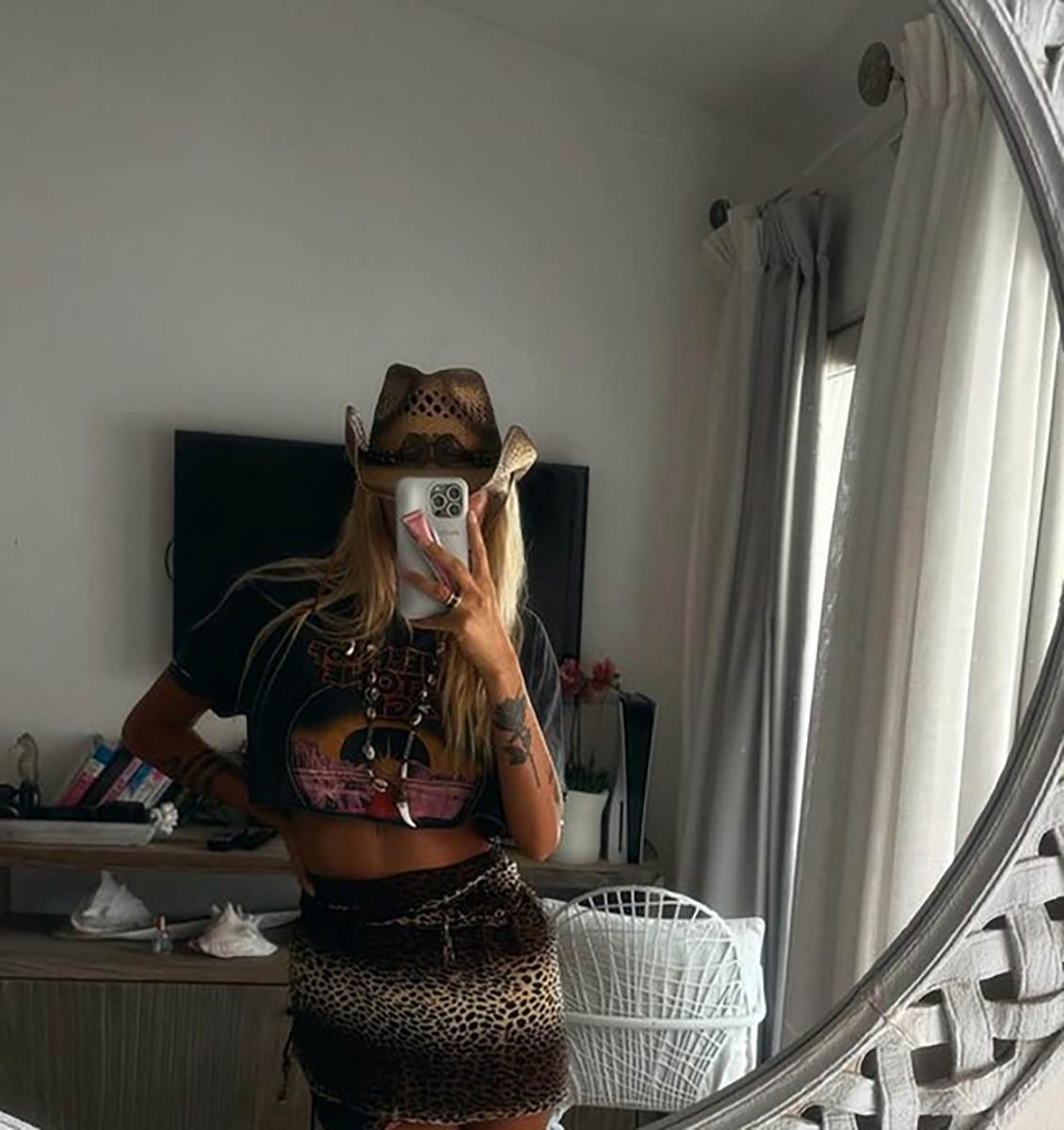 viki mihajlović  (7).png