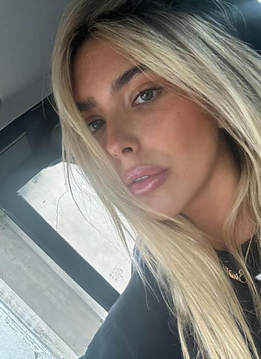 viki mihajlović  (9).png