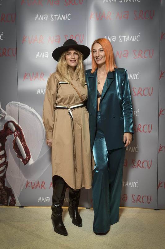 _DJT4469 Ana Stanic i Zoe Kida.jpg