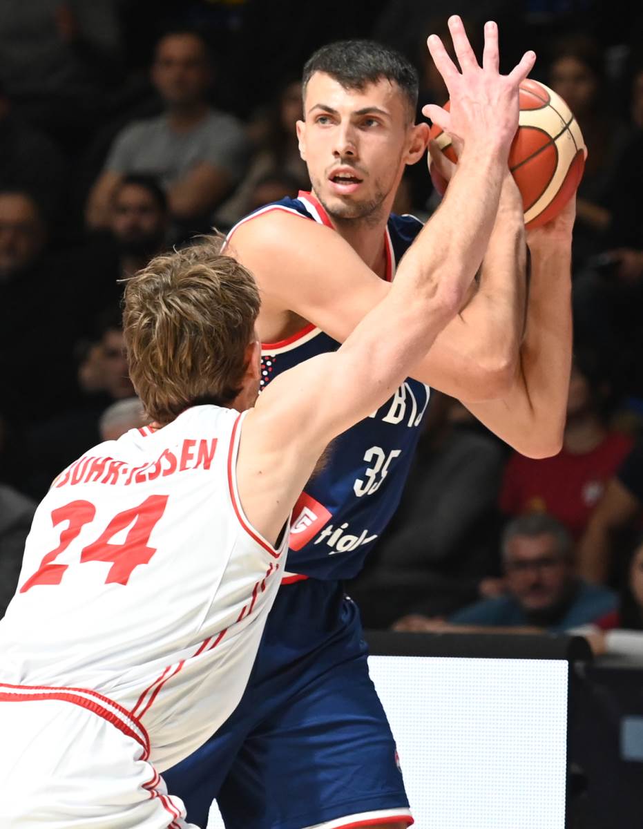 Svetislava Pešića iznenadila statistika Ognjena Dobrića, prekinuo ga