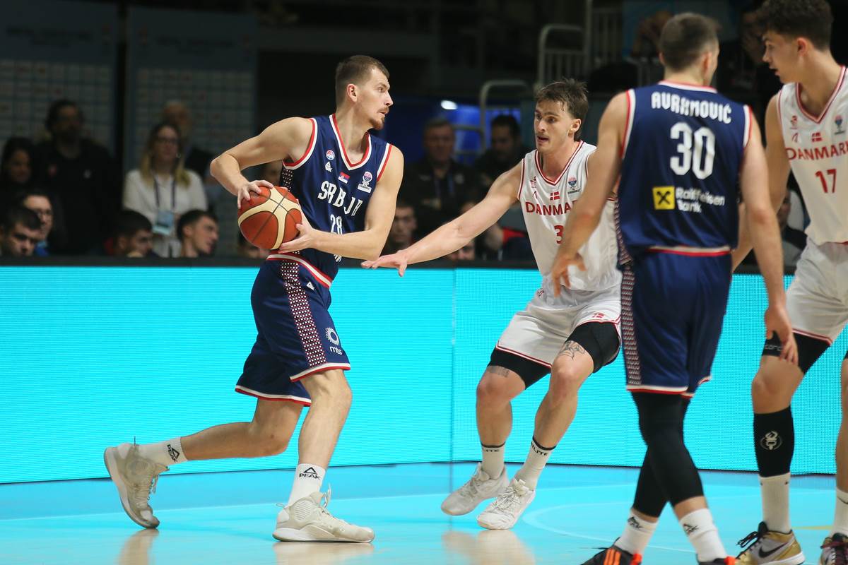 Svetislava Pešića iznenadila statistika Ognjena Dobrića, prekinuo ga