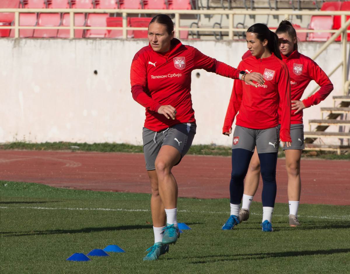 Trening Fudbalerki Srbija (18).jpg