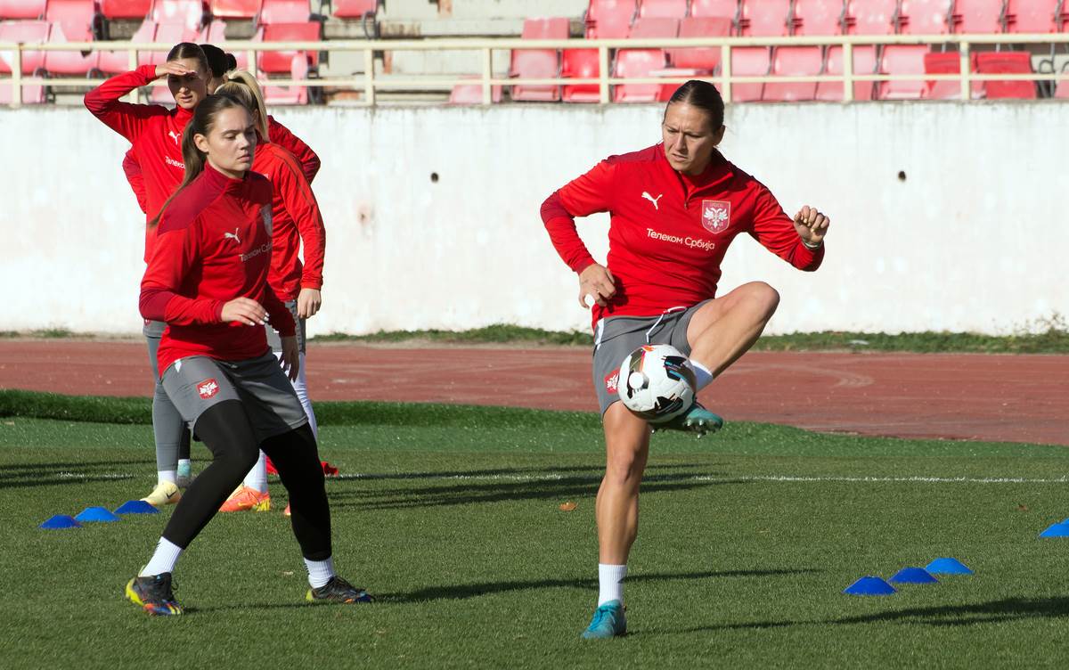 Trening Fudbalerki Srbija (17).jpg