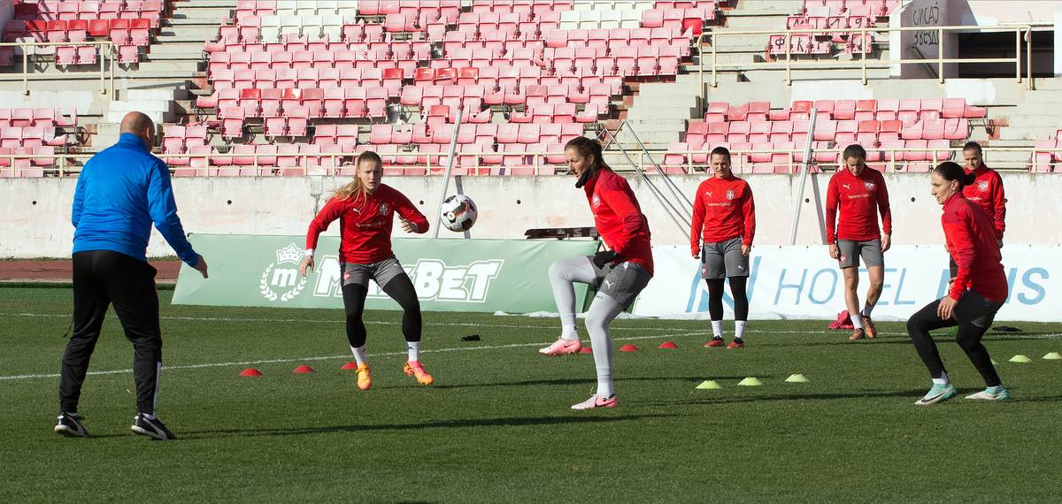 Trening Fudbalerki Srbija (16).jpg