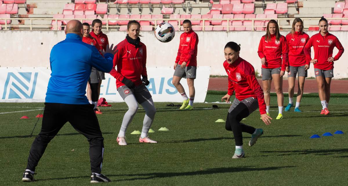 Trening Fudbalerki Srbija (14).jpg