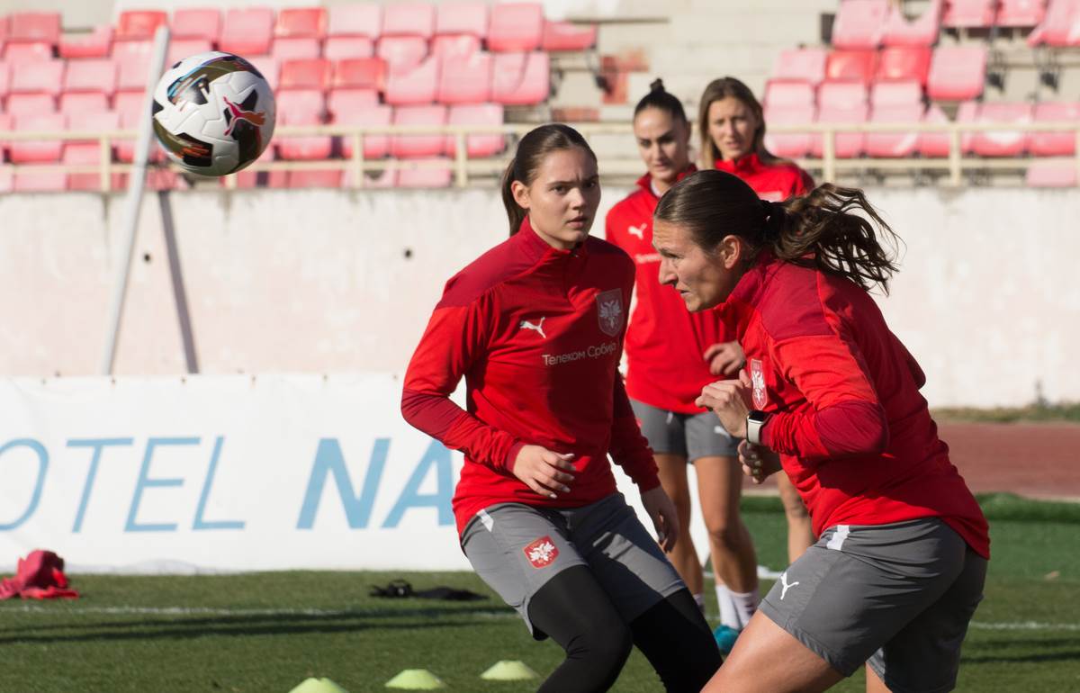 Trening Fudbalerki Srbija (13).jpg