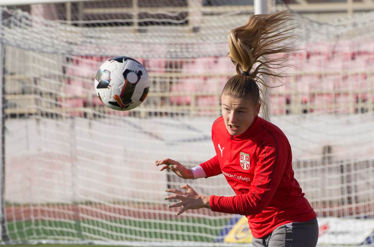 Trening Fudbalerki Srbija (10).jpg