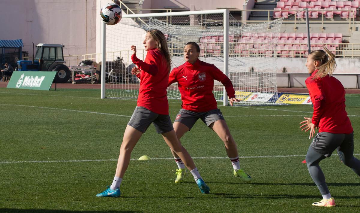 Trening Fudbalerki Srbija (8).jpg