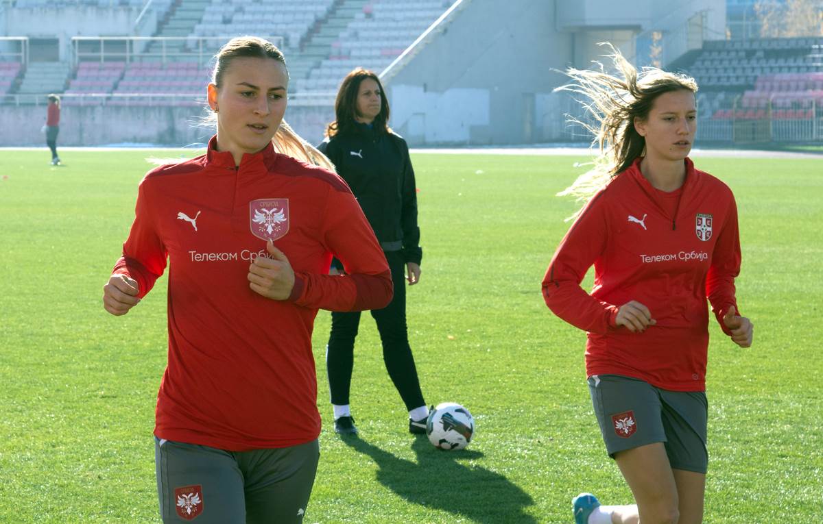 Trening Fudbalerki Srbija (2).jpg