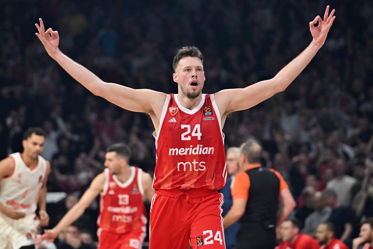 Zvezda - - Bajern (17).JPG