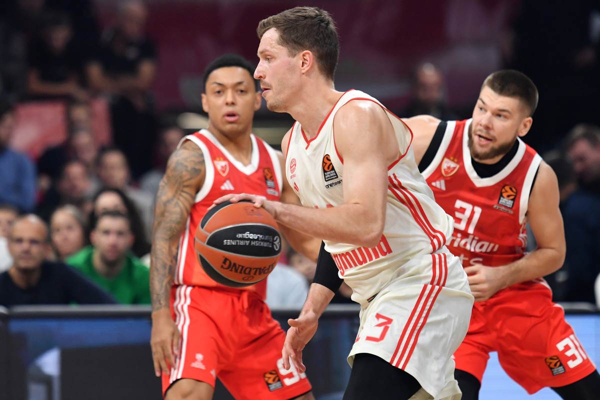 Zvezda - - Bajern (12).JPG