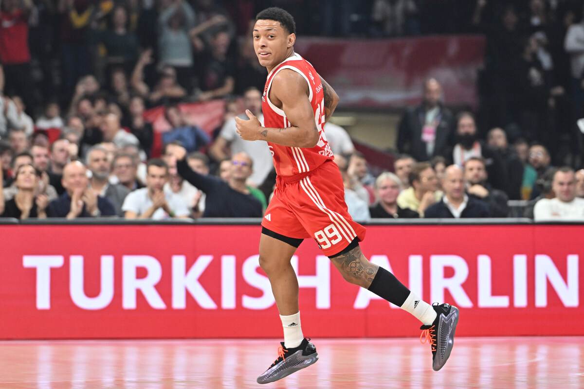 Zvezda - - Bajern (9).JPG