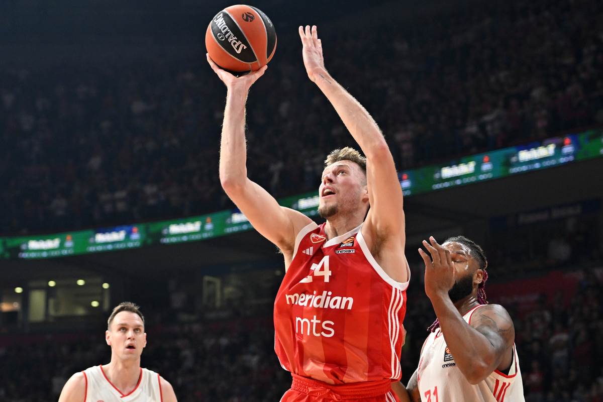 Zvezda - - Bajern (2).JPG